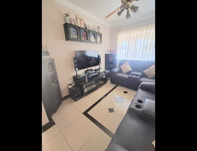 3 BEDROOM HOUSE FOR SALE IN BAKERVILLE GARDENS